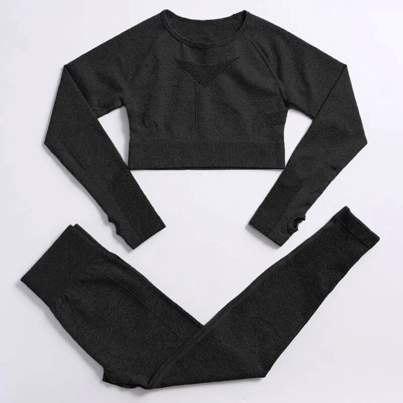 Black women's seamless yoga set, nylon, full-sleeve, anti-pilling, warm; perfect for female yogis seeking comfort and performance.